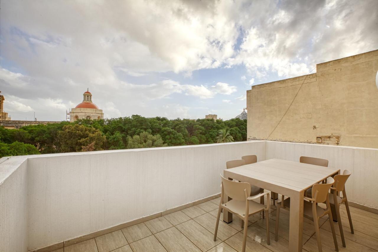 Fl56 - New 3Storey House - Private Entrance & Roof Флоріана Екстер'єр фото