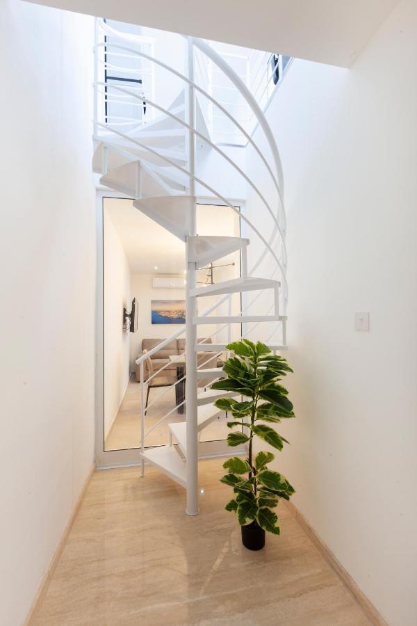 Fl56 - New 3Storey House - Private Entrance & Roof Флоріана Екстер'єр фото